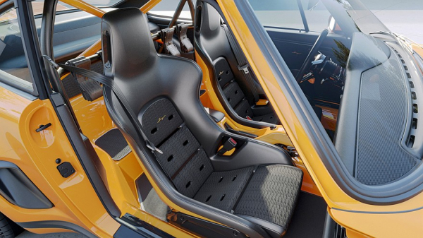 Очередной крутой Porsche 911 от Singer: широкий кузов, четыре фары и атмосферные 426 л.с.
