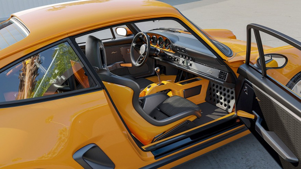 Очередной крутой Porsche 911 от Singer: широкий кузов, четыре фары и атмосферные 426 л.с.