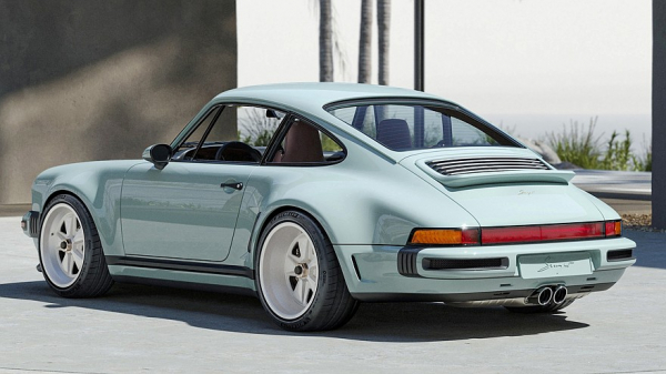Очередной крутой Porsche 911 от Singer: широкий кузов, четыре фары и атмосферные 426 л.с.