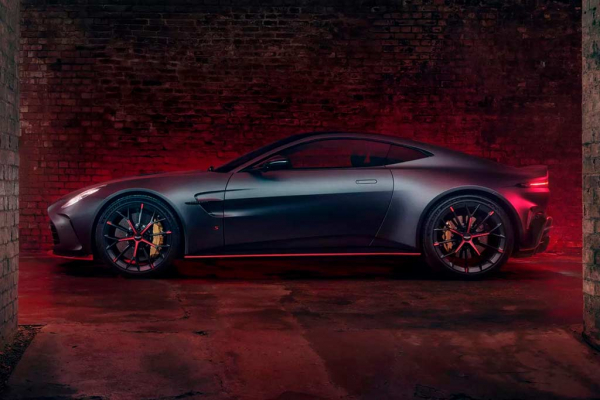 Aston Martin Vantage S: драйверская версия обновленного суперкара Aston Martin Vantage S: драйверская версия обновленного суперкара