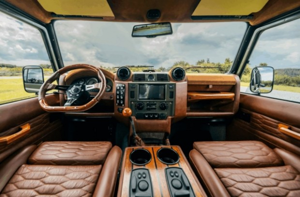Класичний Land Rover перетворили на 700-сильного монстра