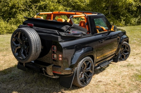 Land Rover Defender перетворили на кабріолет з яскравим салоном