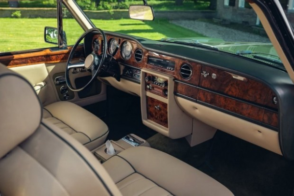 Раритетний Rolls-Royce Corniche перетворили на універсал